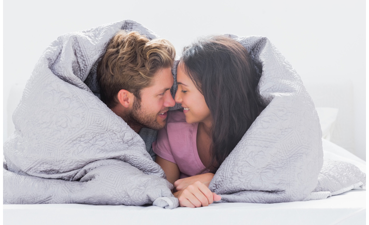 هكذا تحافظين على شعلة حياتكما الحميمة بعد الزواج