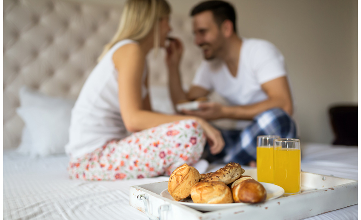 هذه الأطعمة تساعد على تنشيط رغبتك ورغبة زوجك الحميمة!