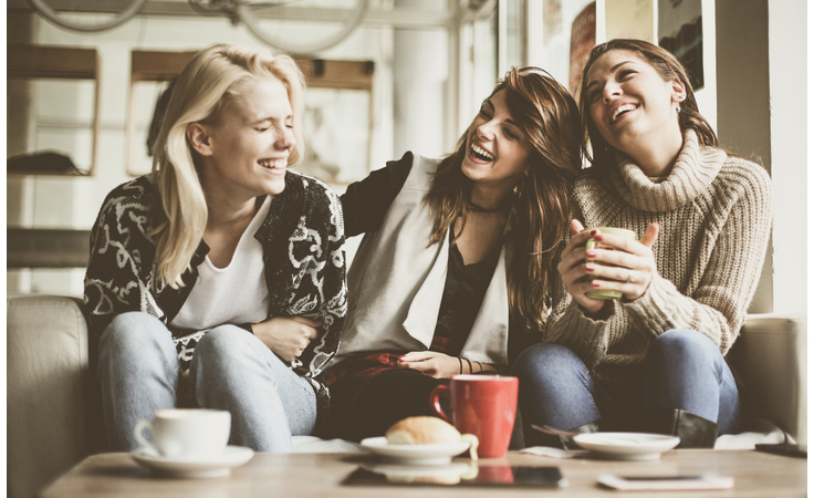 إيجابيات وسلبيات صداقاتك على علاقتك الزوجية