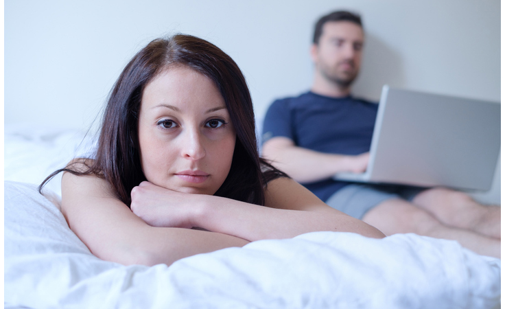 هكذا تتصرّفين إن عرفت أن زوجك يشاهد أفلاماً إباحية