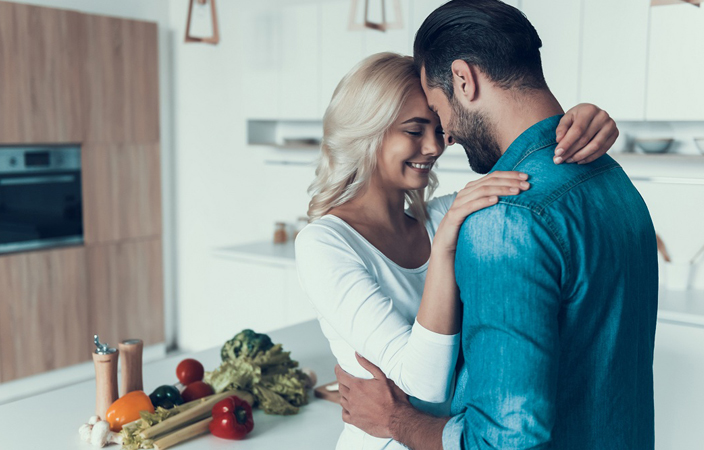 7 أفكار لمفاجأة زوجك