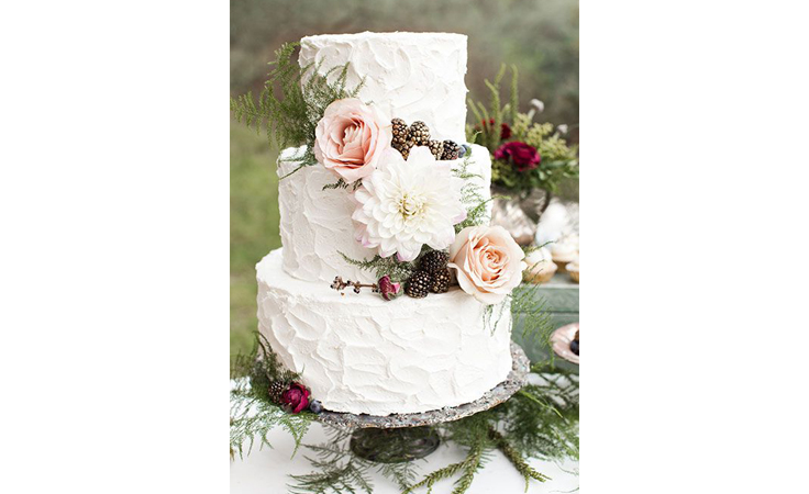 استوحي كعكة زفاف متميّزة لفرحك الشتوي