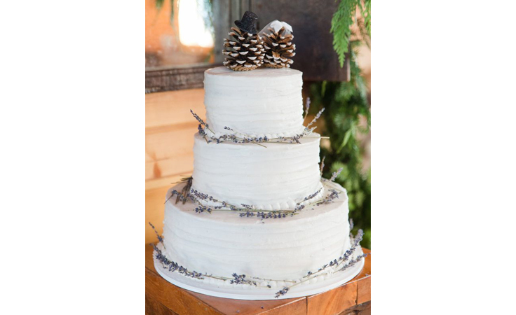 استوحي كعكة زفاف متميّزة لفرحك الشتوي