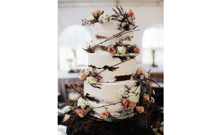 استوحي كعكة زفاف متميّزة لفرحك الشتوي