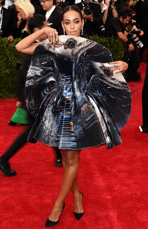 هذه كانت أغرب الفساتين في حفل ميت غالا 2015