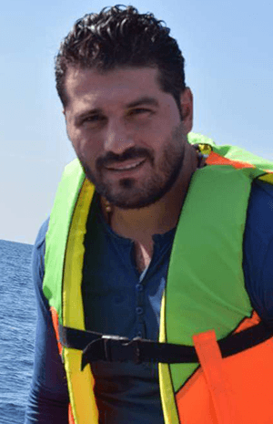 يزن السيد متّهم بالإخلال بالآداب العامة؛ فكيف يردّ؟