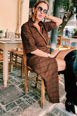 في عيد ميلادها.. نتعرّف إلى أسرار أناقة زويا صقر