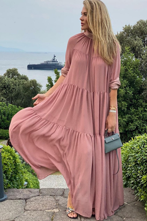 في عيد ميلادها.. نتعرّف إلى أسرار أناقة زويا صقر