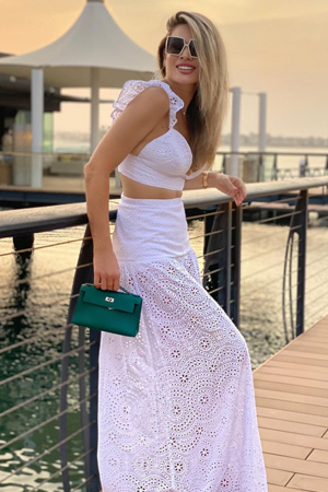 في عيد ميلادها.. نتعرّف إلى أسرار أناقة زويا صقر