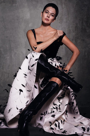 في عيد ميلادها.. نتعرّف إلى أسرار أناقة زويا صقر