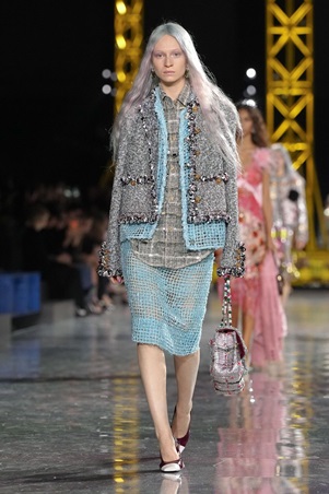 ماثيو بلازي يعيد رسم السيليويت لشانيل: الخصر ينخفض والأناقة تتحرر