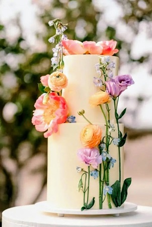 شاهدي أجمل كعكات الزفاف لموسم ربيع 2026