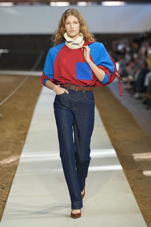 عرض ستيلا مكارتني يزاوج بين الموضة والطبيعة