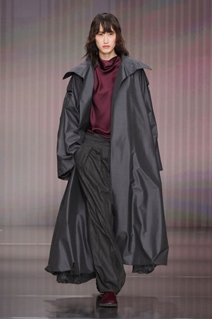 هدوء محسوب يرسم ملامح المرحلة الجديدة في عرض جورجيو أرماني