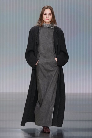 هدوء محسوب يرسم ملامح المرحلة الجديدة في عرض جورجيو أرماني