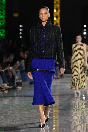 ماثيو بلازي يعيد رسم السيليويت لشانيل: الخصر ينخفض والأناقة تتحرر