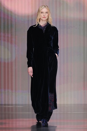 هدوء محسوب يرسم ملامح المرحلة الجديدة في عرض جورجيو أرماني