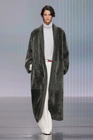 هدوء محسوب يرسم ملامح المرحلة الجديدة في عرض جورجيو أرماني