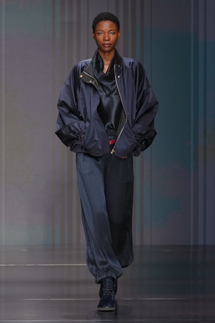 هدوء محسوب يرسم ملامح المرحلة الجديدة في عرض جورجيو أرماني