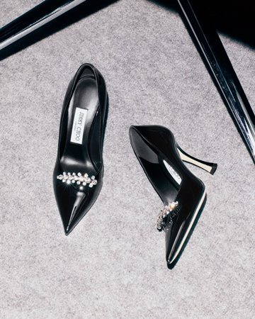 أناقتكِ في خريف 2025 تبدأ مع أحذية وحقائب Jimmy Choo