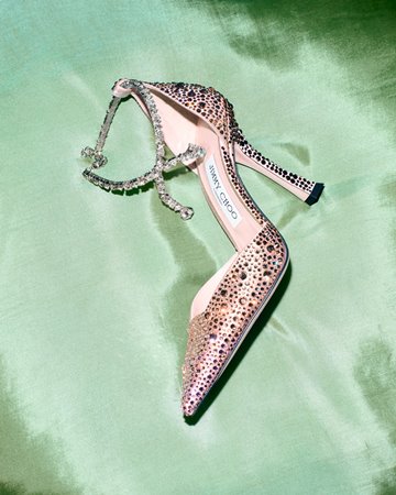 أناقتكِ في خريف 2025 تبدأ مع أحذية وحقائب Jimmy Choo