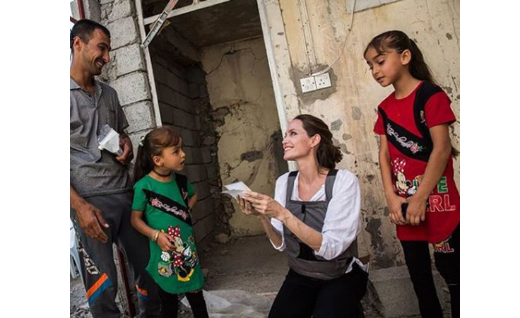 أنجلينا جولي تزور العراق وتُفاجَأ بهول الكارثة