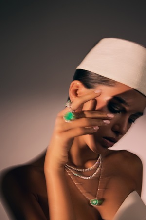 زمردكِ… حين يتجاوز اللون حدوده