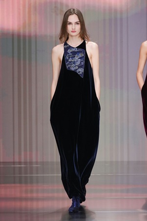 هدوء محسوب يرسم ملامح المرحلة الجديدة في عرض جورجيو أرماني