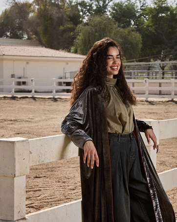 المصممة ليلى العوضي تقدم رؤية جديدة للجمال المشرقي