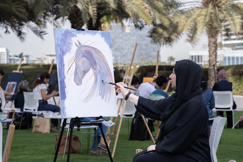 أكثر من 300 فنان يجتمعون في مكتبة محمد بن راشد احتفاءً باليوم العالمي للفن