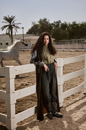 المصممة ليلى العوضي تقدم رؤية جديدة للجمال المشرقي