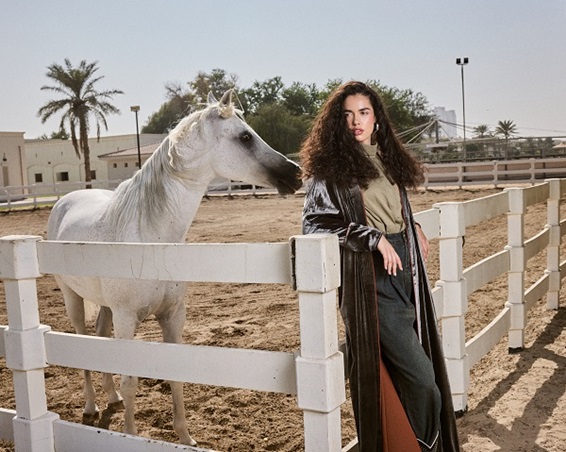 المصممة ليلى العوضي تقدم رؤية جديدة للجمال المشرقي