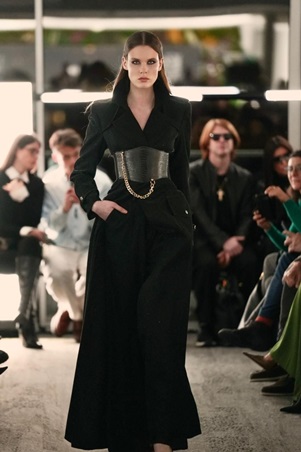 Glamoda تطلق مجموعة “Black Tulip” للمصممة عبير سطوحي في باريس