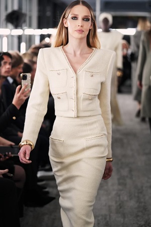 Glamoda تطلق مجموعة “Black Tulip” للمصممة عبير سطوحي في باريس