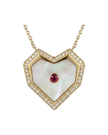 أملٌ يُرتدى: حين تتحوّل قطعة مجوهرات صغيرة إلى معنى أكبر