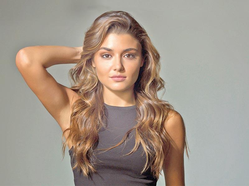 النجمة التركية هاندة أرتشيل ترد لأول مرة على اتهامها بتعاطي المخدرات