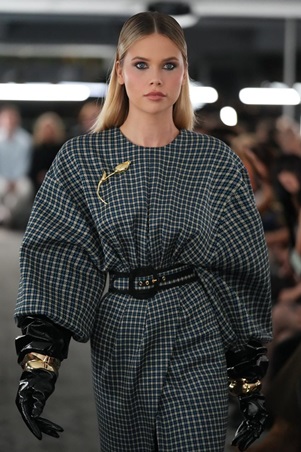 Glamoda تطلق مجموعة “Black Tulip” للمصممة عبير سطوحي في باريس