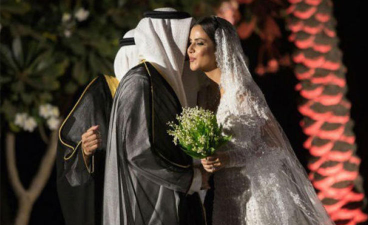 بالفيديو: حفل زفاف رفيع المستوى داخل أحد قاعات الأفراح الكبرى بالمملكة