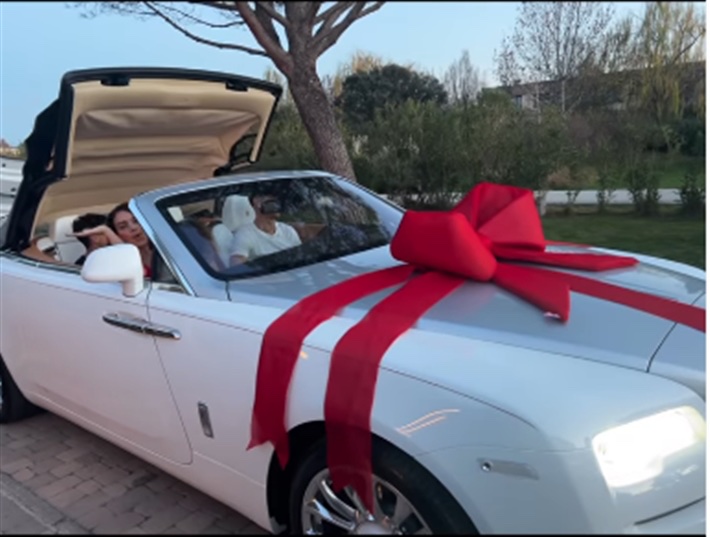 جورجينا رودريجيز تُهدي كريستيانو رونالدو سيارة وهذا سعرها