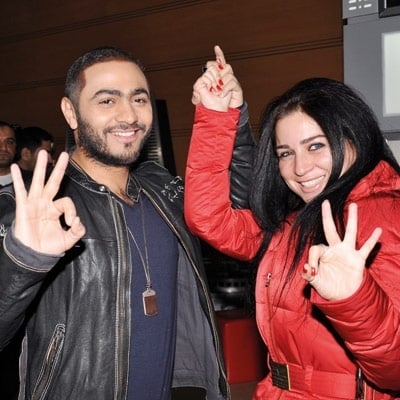 كيف ساندت مي عز الدين زميلها النجم تامر حسني بعد خضوعه لعملية جراحية؟