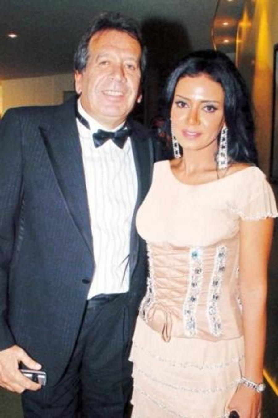 محمد مختار يُكذَب رانيا يوسف ويعتذر لنادية الجندي