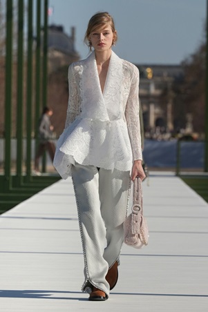 ديور خريف وشتاء 26-27.. شتاء تحت شمس باريس