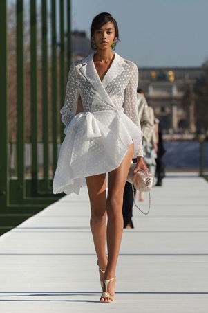 ديور خريف وشتاء 26-27.. شتاء تحت شمس باريس