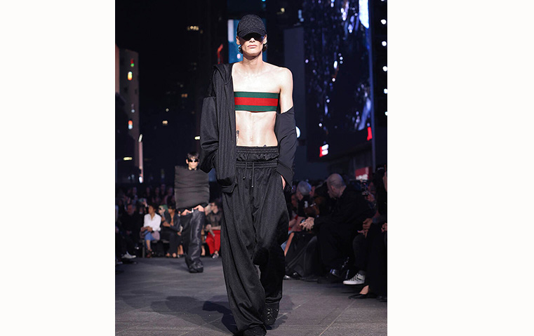 Gucci في تايمز سكوير… عندما تعود الموضة إلى الشارع
