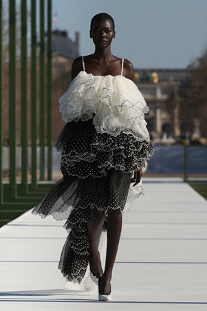 ديور خريف وشتاء 26-27.. شتاء تحت شمس باريس