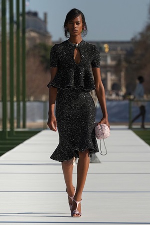 ديور خريف وشتاء 26-27.. شتاء تحت شمس باريس