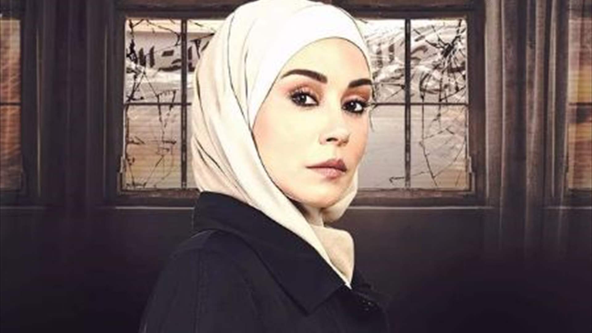 مشهد كاريس بشار تخلع الحجاب كي تبدو لبنانية يثير الاستياء