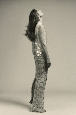 خفة لافتة في مجموعة أزياء Nihan Peker الجديدة