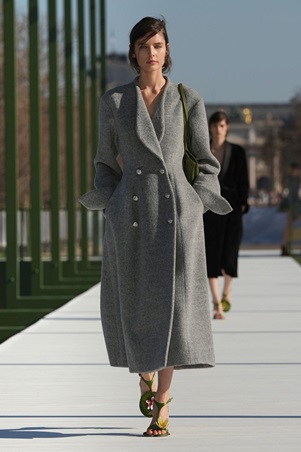 ديور خريف وشتاء 26-27.. شتاء تحت شمس باريس