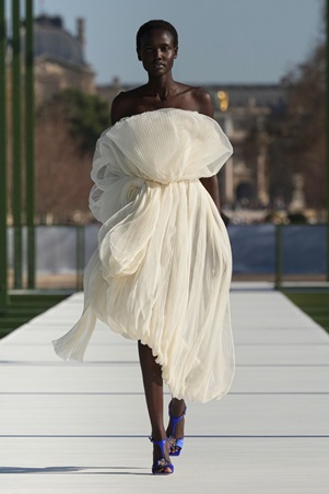 ديور خريف وشتاء 26-27.. شتاء تحت شمس باريس